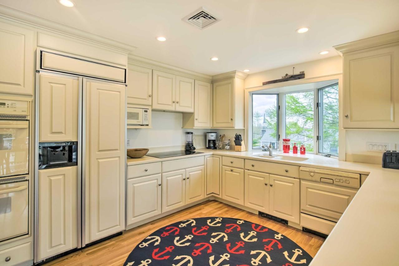 Hyannis Port Home With Bbq And Views Half Mi To Beach Exterior photo