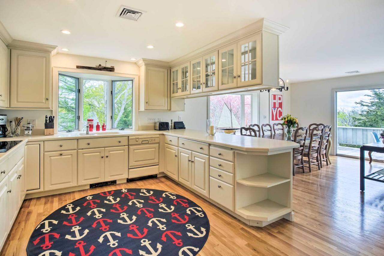 Hyannis Port Home With Bbq And Views Half Mi To Beach Exterior photo