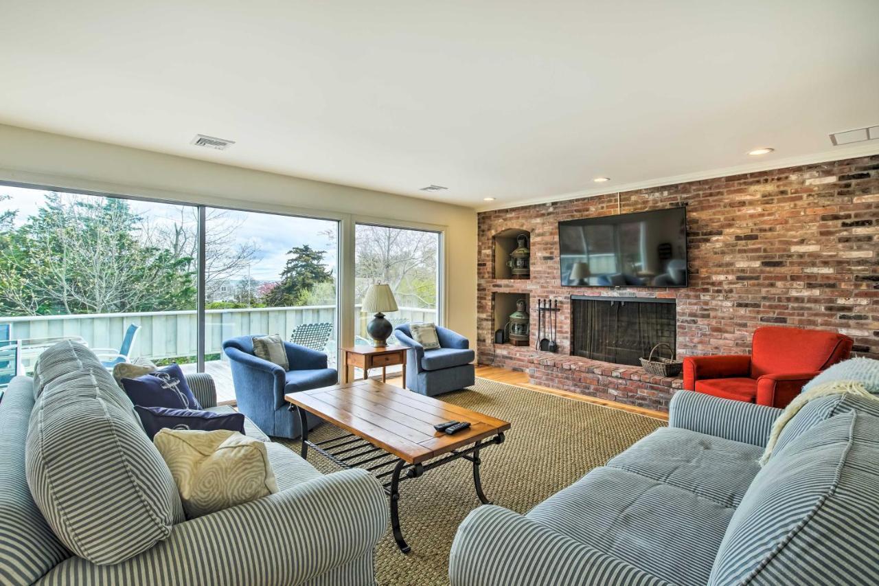 Hyannis Port Home With Bbq And Views Half Mi To Beach Exterior photo