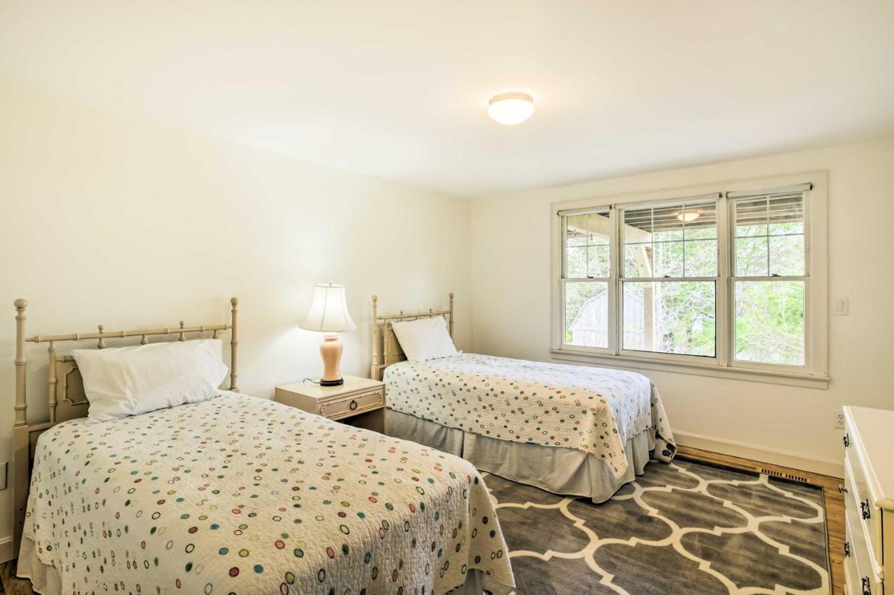 Hyannis Port Home With Bbq And Views Half Mi To Beach Exterior photo