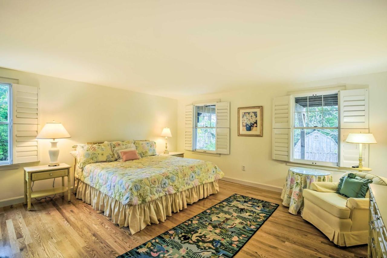 Hyannis Port Home With Bbq And Views Half Mi To Beach Exterior photo