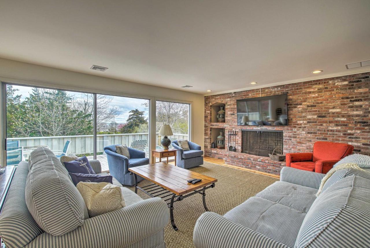Hyannis Port Home With Bbq And Views Half Mi To Beach Exterior photo